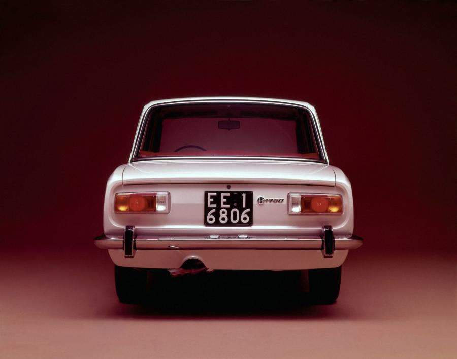  Alfa Romeo 1750 Berlina (105) 1967 года  (фото 4 из 16)